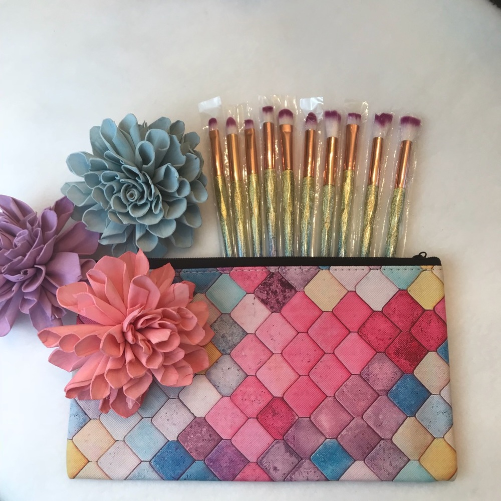 10 Piece Metallic Rainbow Makeup Brush Set w/ Bag - Picture 7 of 8
